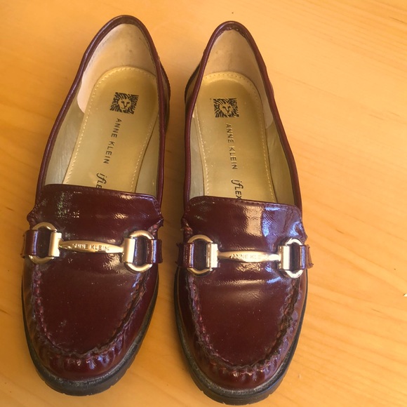 Ann Klein iflex, Maroon loafers. Silver buckle, cushioned footbed, 6.5M - Picture 1 of 7